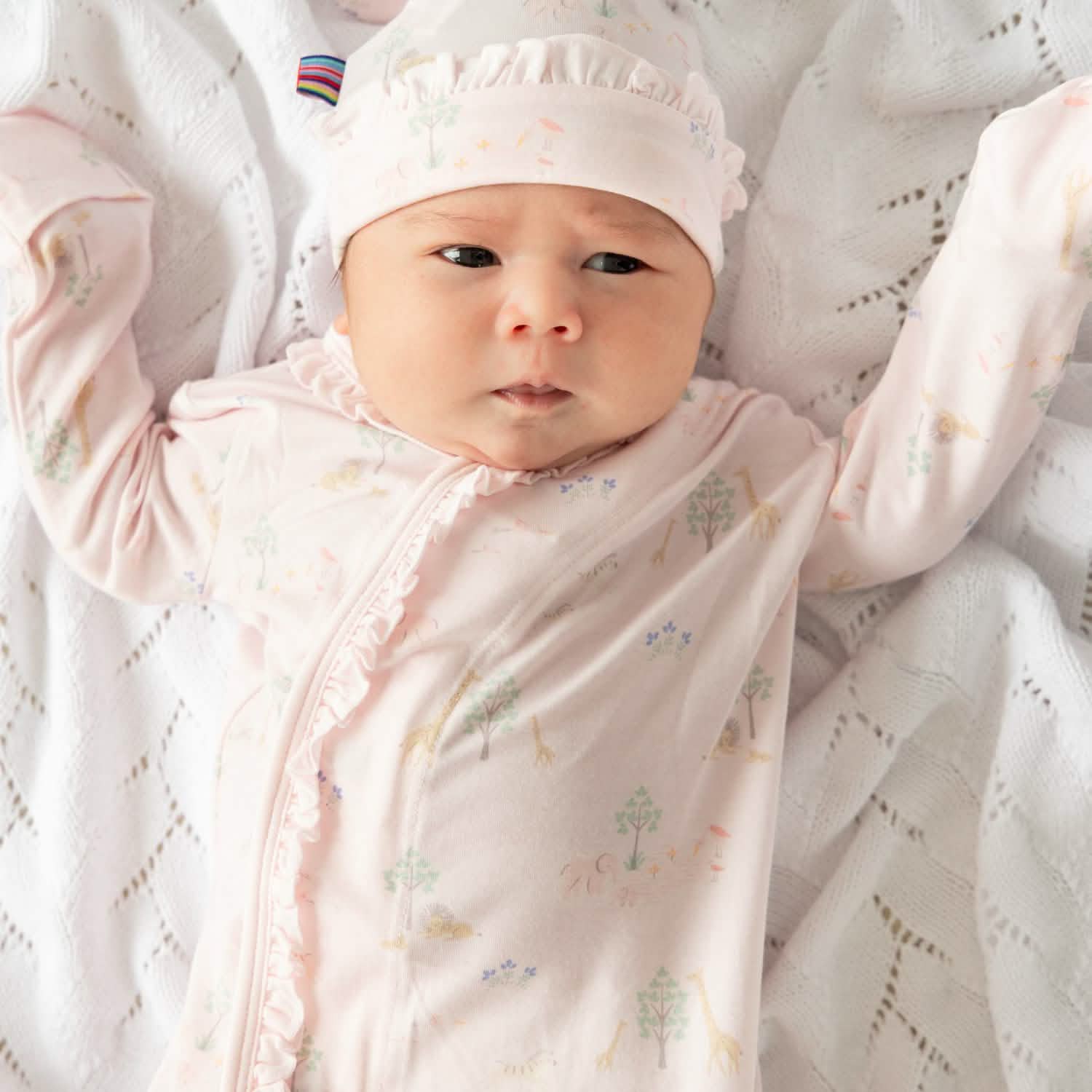 Magnetic Gown & Hat Set with Ruffle - Image 4