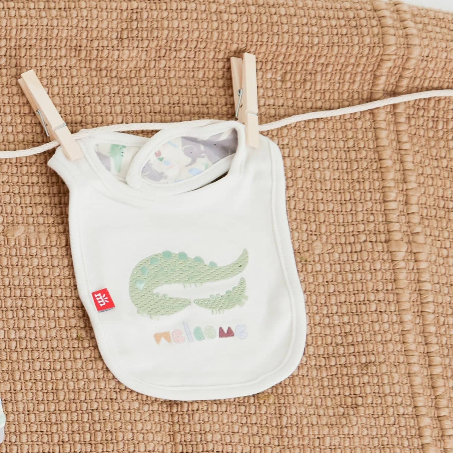 Magnetic Reversible Bib - Image 3