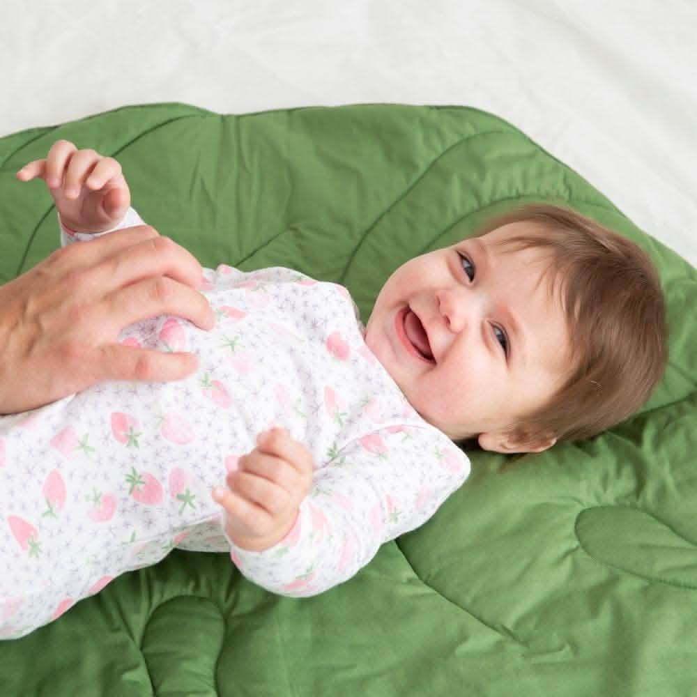 strawberries & cream organic cotton magnetic footie - re-loved - Image 2